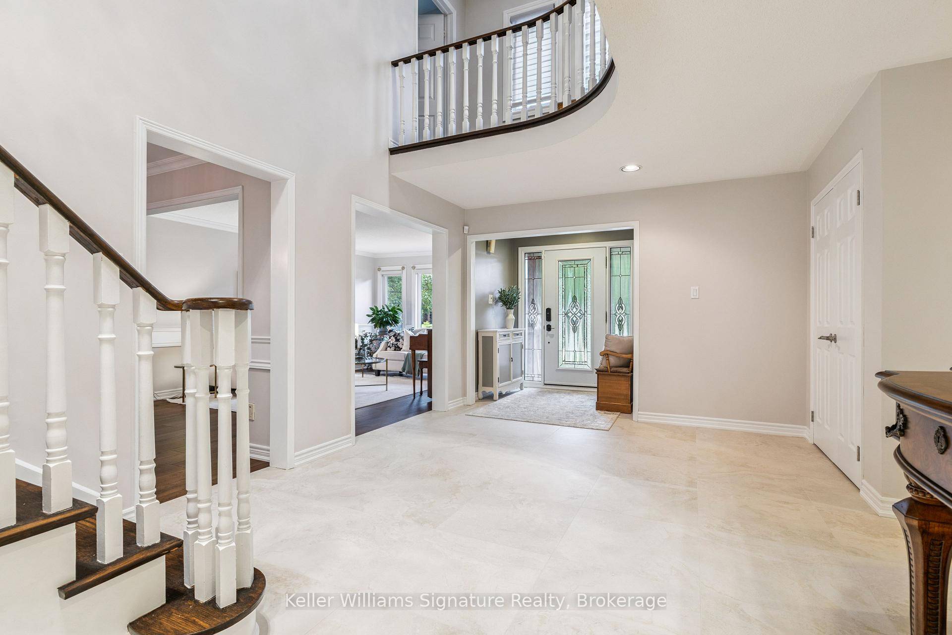 Welcome to luxury living in this stunning 4 2 bedroom home nestled in the heart of Glen Abbey, Oakville's most coveted family friendly community.