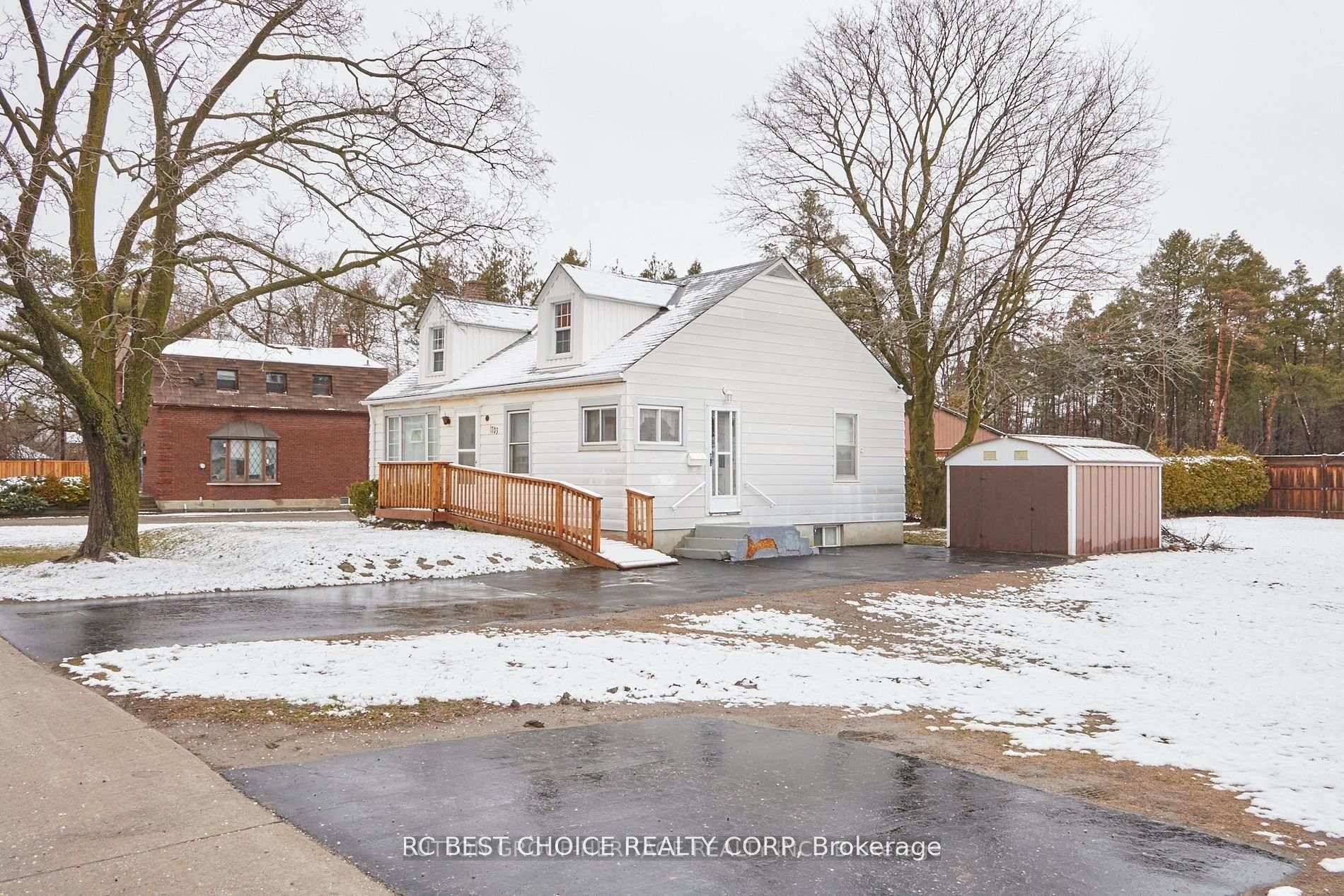 Client RemarksSteps To The University Of Ontario Institute Of Technology Uoit And Durham College, 3 Bed 1Bath Bungalow.