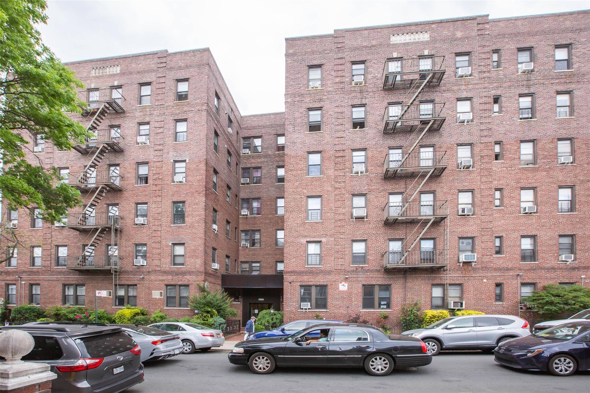 NO BOARD APPROVAL NEEDED, NO FLIP TAX, SUBLET ALLOWED AFTER 1 YEAR Mint condition move in ready 2 Br 1 Full Bath Coop Apartment Situated In The Heart Of Elmhurst ...