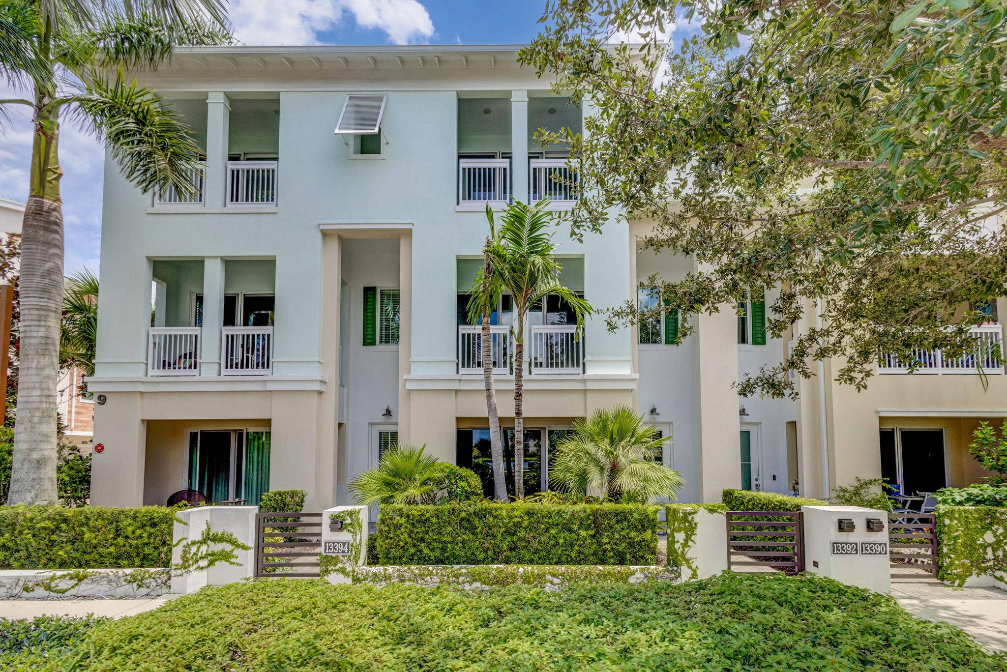 Spectacular 3 story townhome located in the highly desirable community of Alton !
