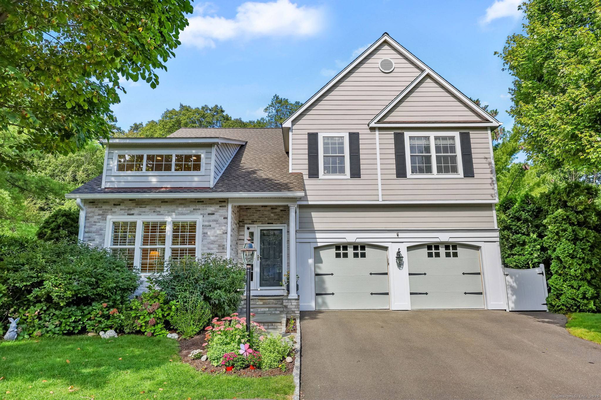Welcome to this beautifully maintained 3 bedroom colonial nestled on a quiet cul de sac in the desirable New Canaan Way a private enclave of 16 freestanding homes ideally located ...
