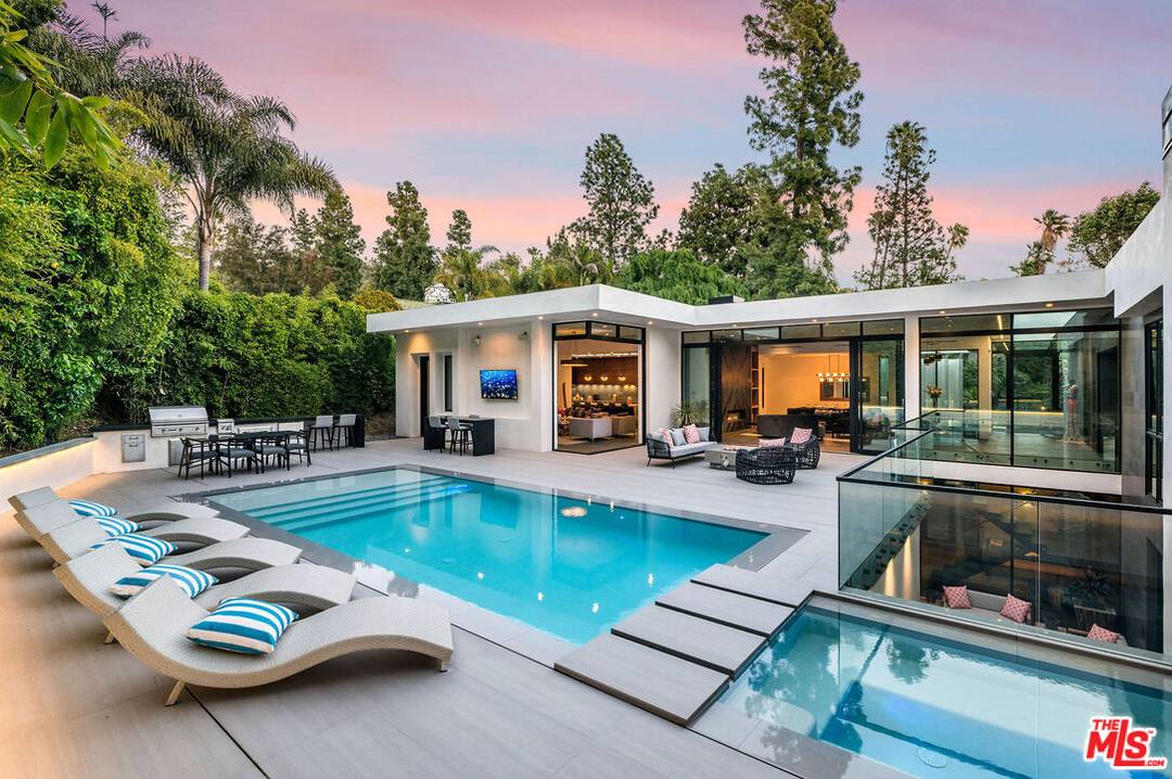 1049   Loma Vista Dr 6BR Beverly Hills Post Office | B.H.P.O. La
