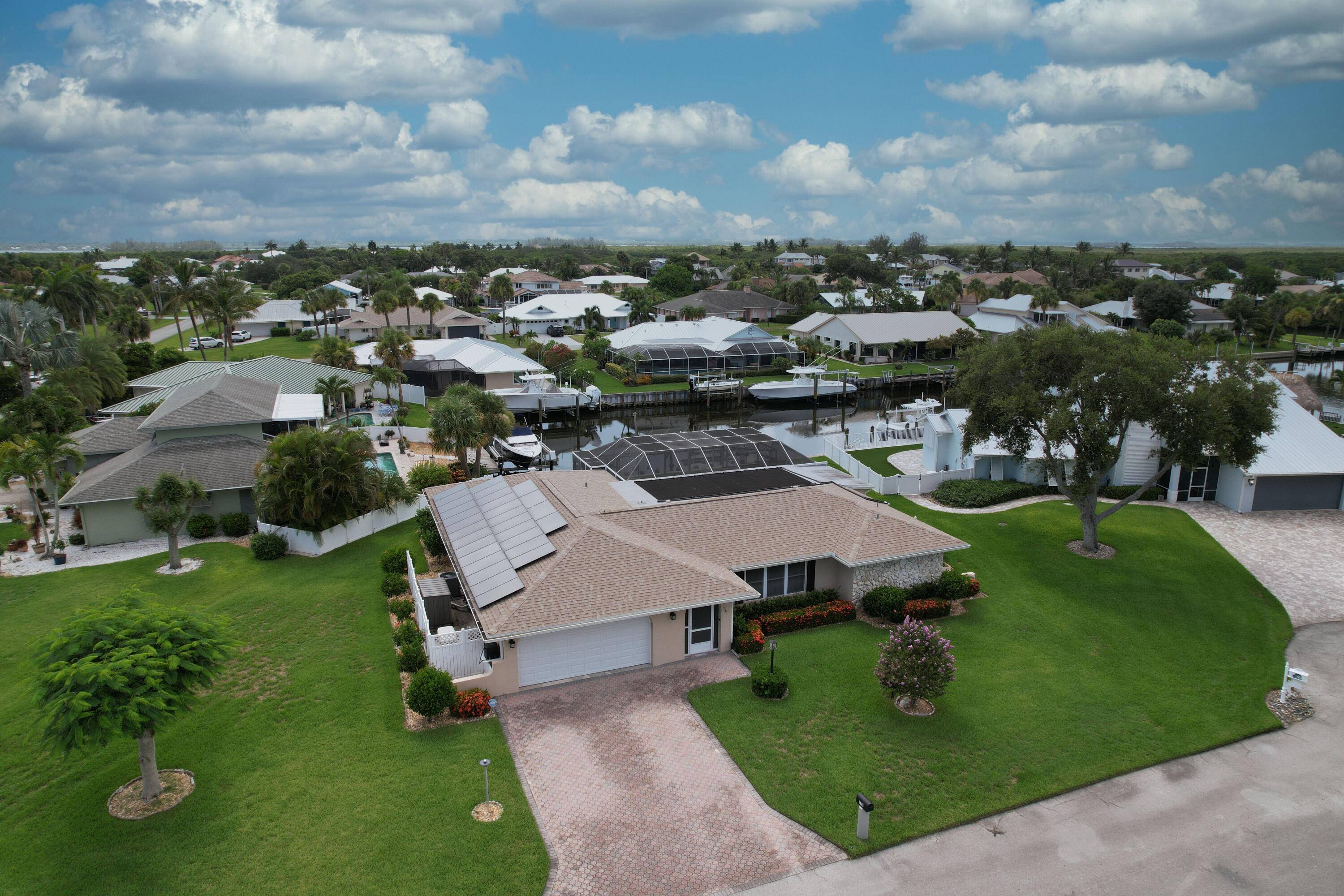 Home is a waterfront delight, ready to be made your own !