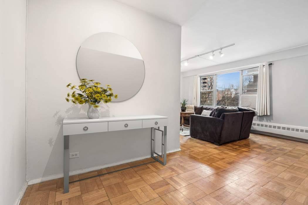 Parkside One Bedroom with Private Balcony and Western Views Enjoy a peaceful blend of light, greenery, and city views in this inviting one bedroom residence with a private balcony, ideally ...