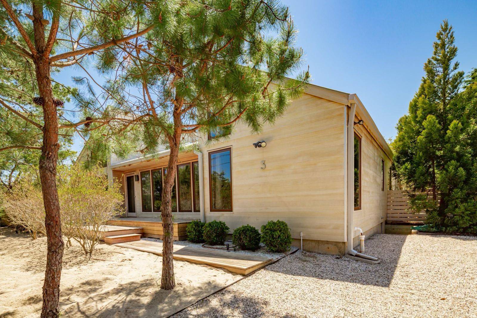 Amagansett Dunes Delight! Renovated 3 Bed, 2 Bath w/ pool!