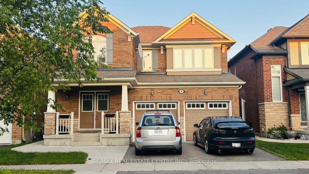 Spacious Detached Home Located In One Of Bramptons Most Desirable Neighborhood.