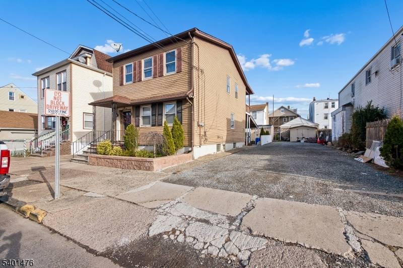 This well maintained two family home is ideally located in a prime area of Paterson, making it an excellent opportunity for investors or owner occupants.