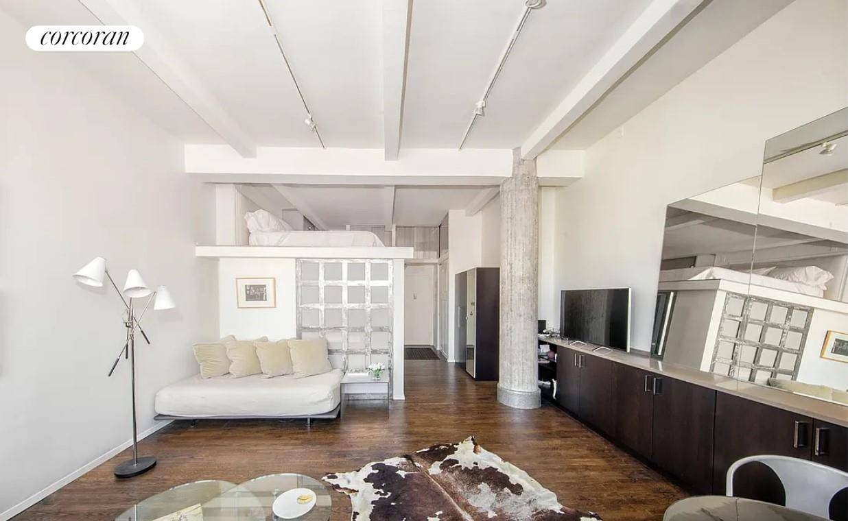 A winning combination of spectacular 11ft ceilings plus oversized windows hosting incredible sweeping city views makes this apartment a must see.