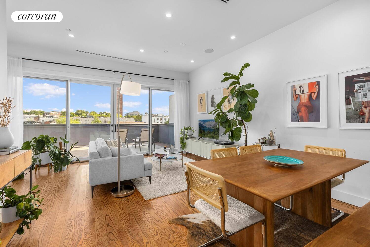 Dreamy Penthouse Condo ! New building with luxury Renovation and top of the line materials.