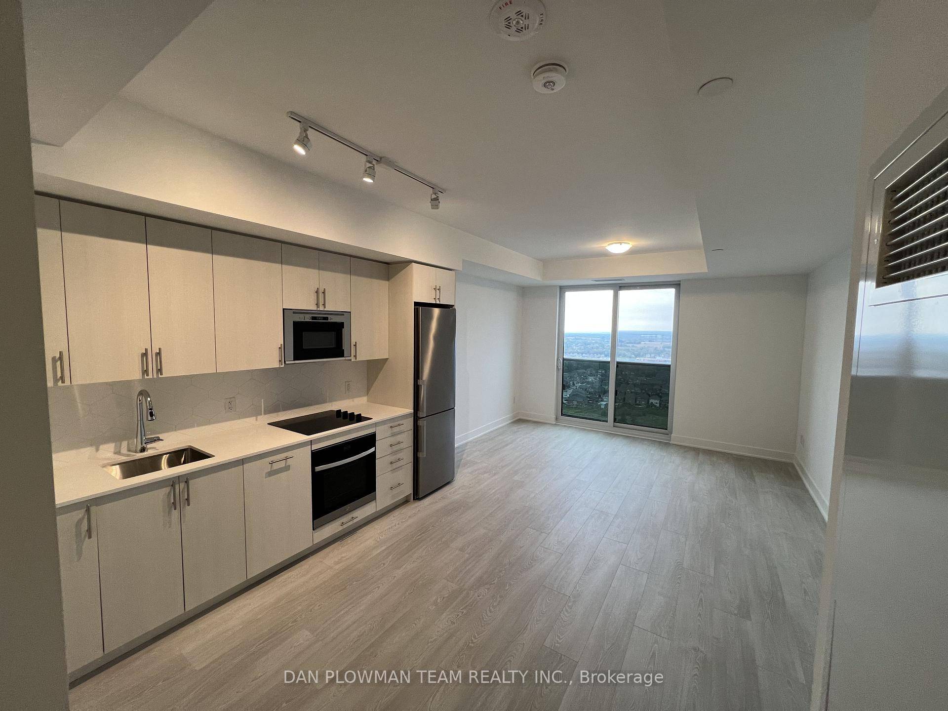 Penthouse Living At UC Tower 2 !