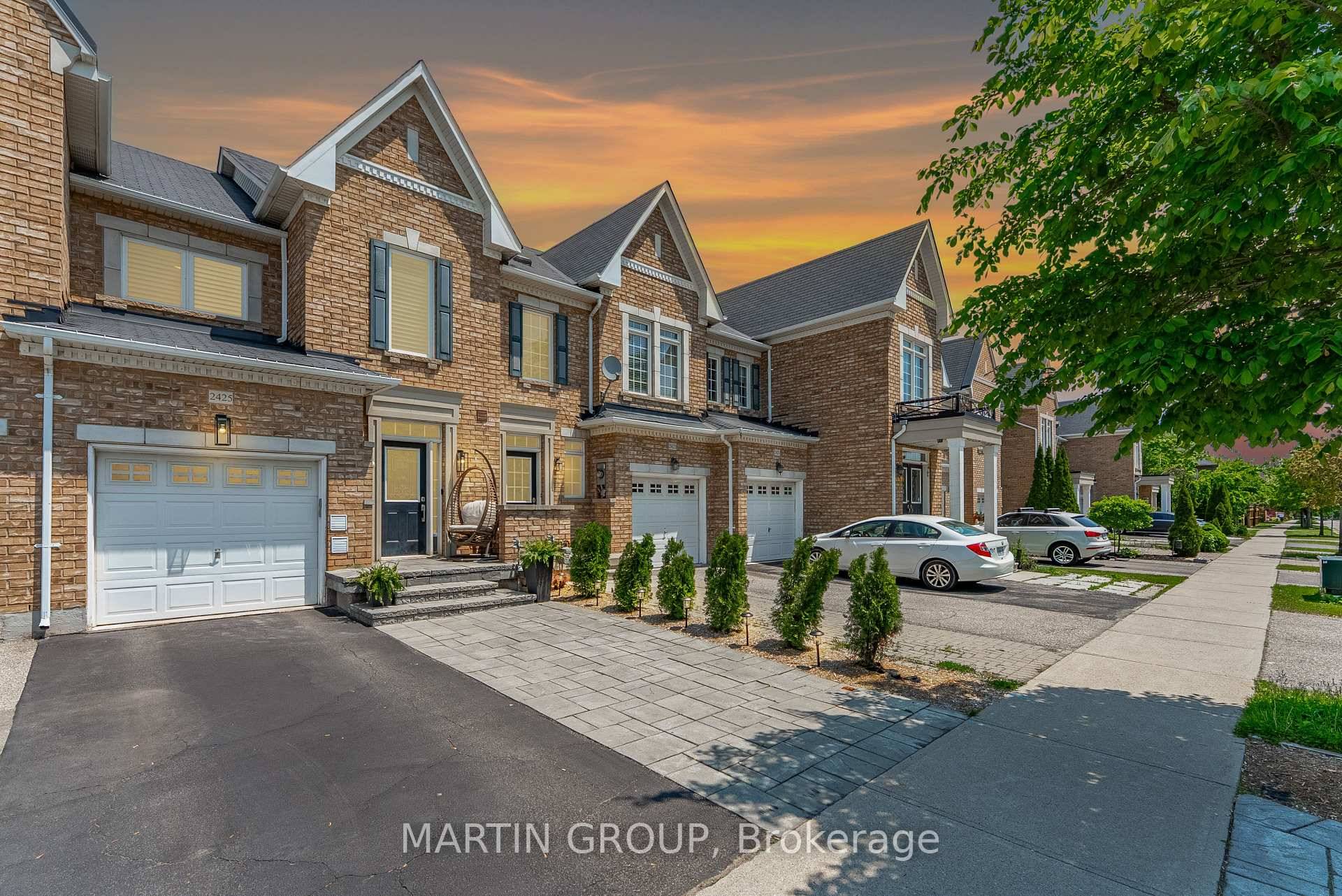 This exceptional freehold townhome in Oakville's sought after Westmount neighborhood perfectly blends modern living with family friendly convenience.