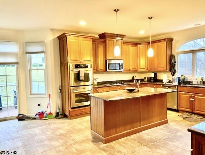 Spacious 3423 sq. ft. approx 4 bedroom, 3.