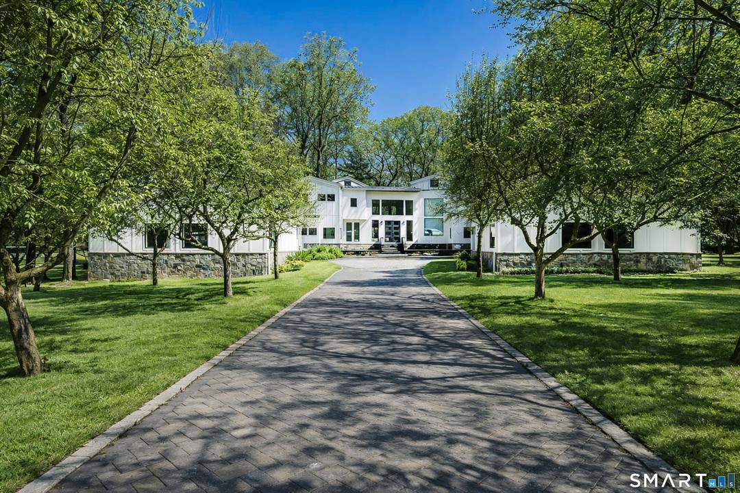 Set within The Ridge in Greenfield Hill, Fairfield's gated residential community, this residence originally designed by renowned architect Bill Blanski has been completely rebuilt and thoughtfully reimagined with the scale ...