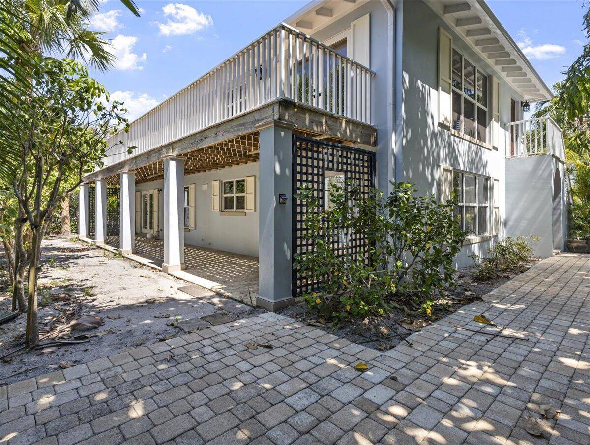Welcome to this stunning beach cottage, just steps away from Vero's most beautiful beaches.