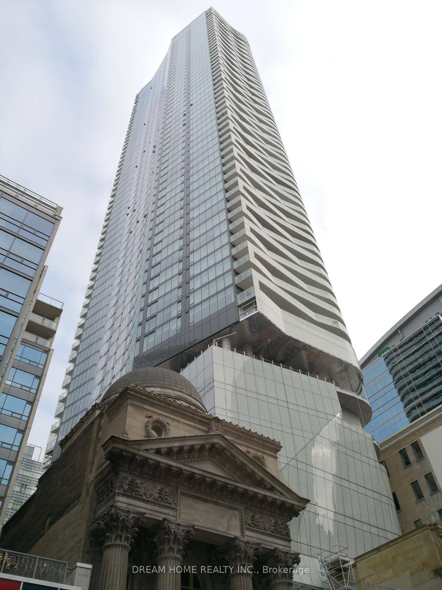 Great Location ! One Bedroom At Massey Tower.