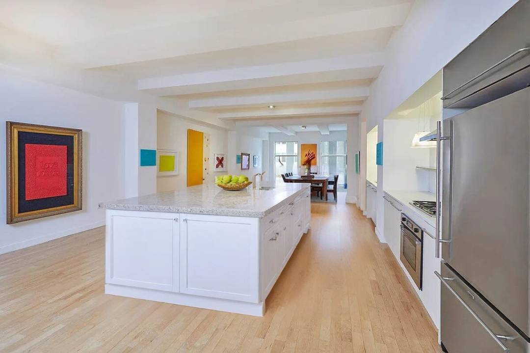 Step into Residence 2112, a rare high floor historic loft offering an exceptional blend of scale, light, service, and cultural legacy in the heart of the Financial District.