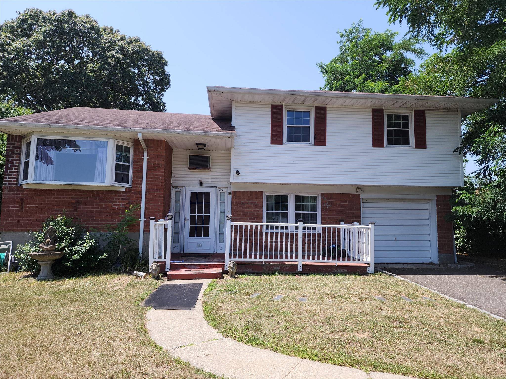 Split with 7 rooms 3 beds and 2 bath located in East Islip with East Islip schools.