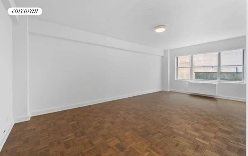 Spacious 1 bedroom with dining area den in heart of Turtle Bay.