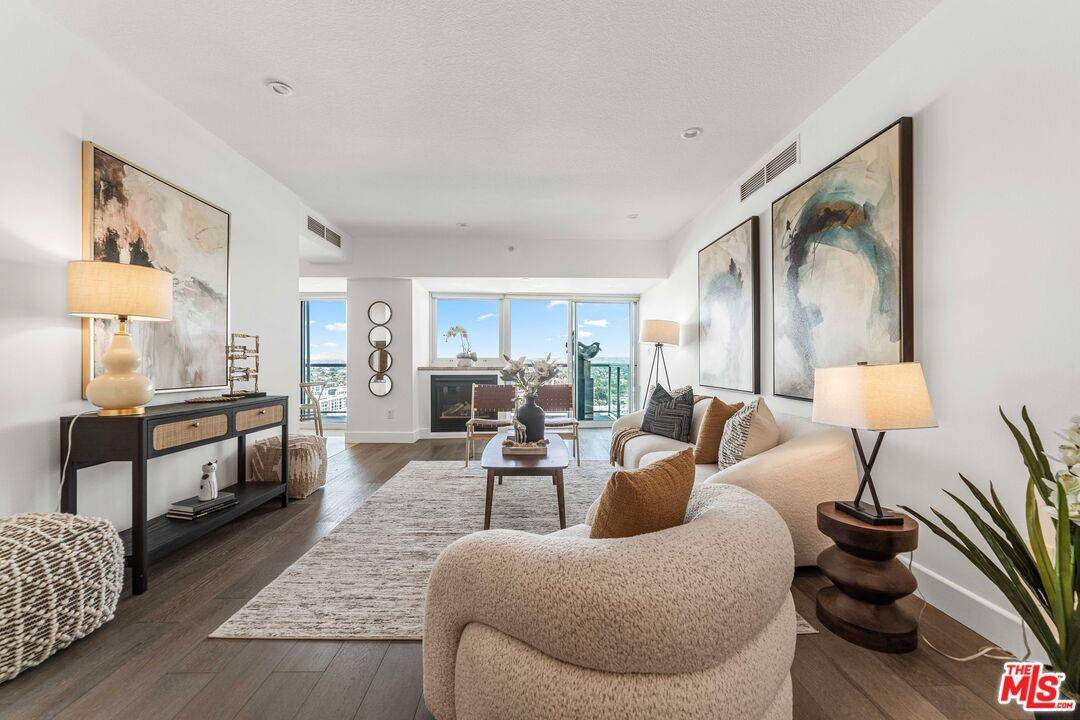 13600   Marina Pointe Dr 2BR Marina Del Rey La