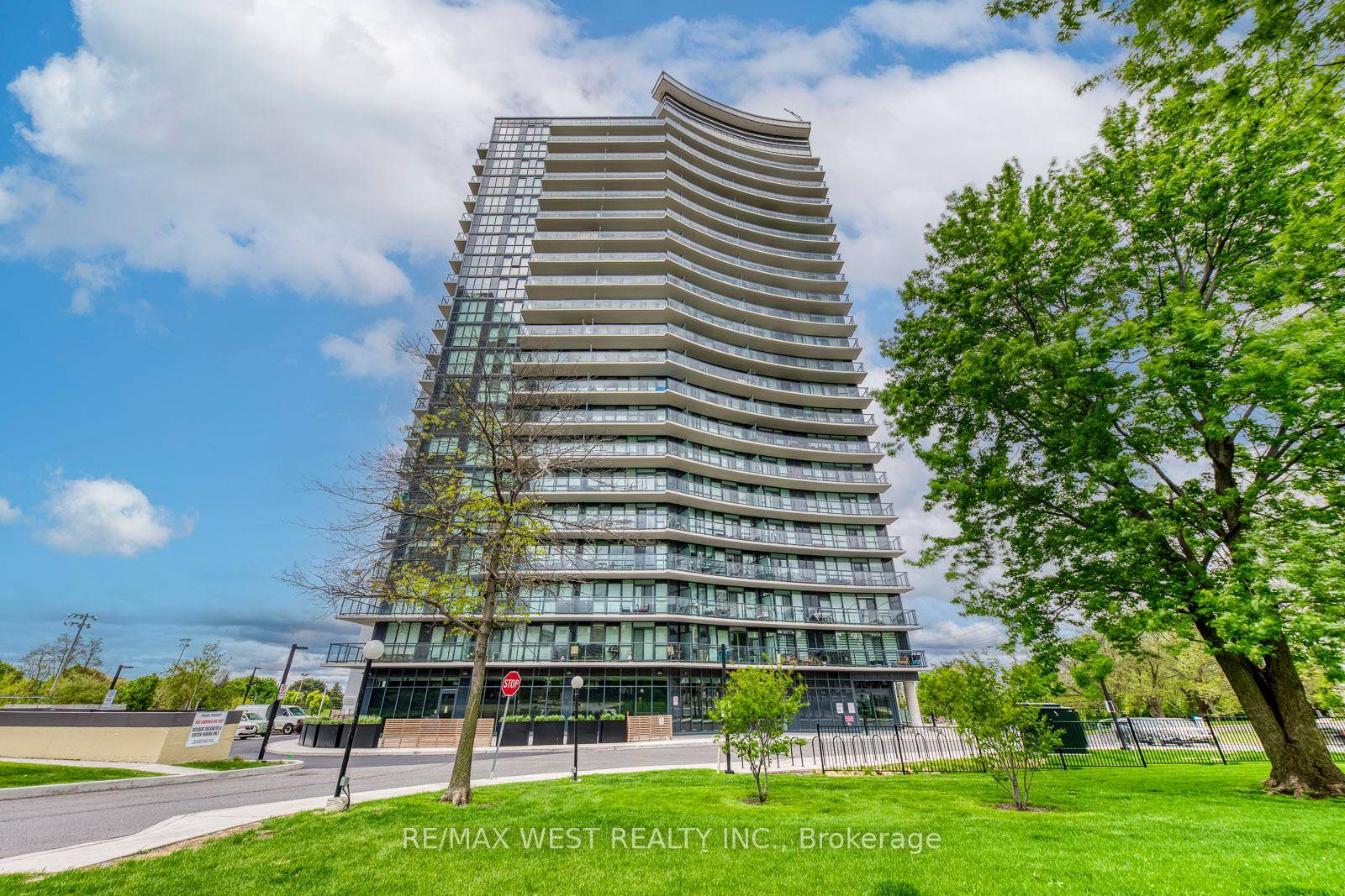 Welcome to Suite 1104 at Seven on the Parka beautifully designed 3 bedroom, 2 bathroom condo offering 898 square feet of modern living in one of Torontos most convenient and ...