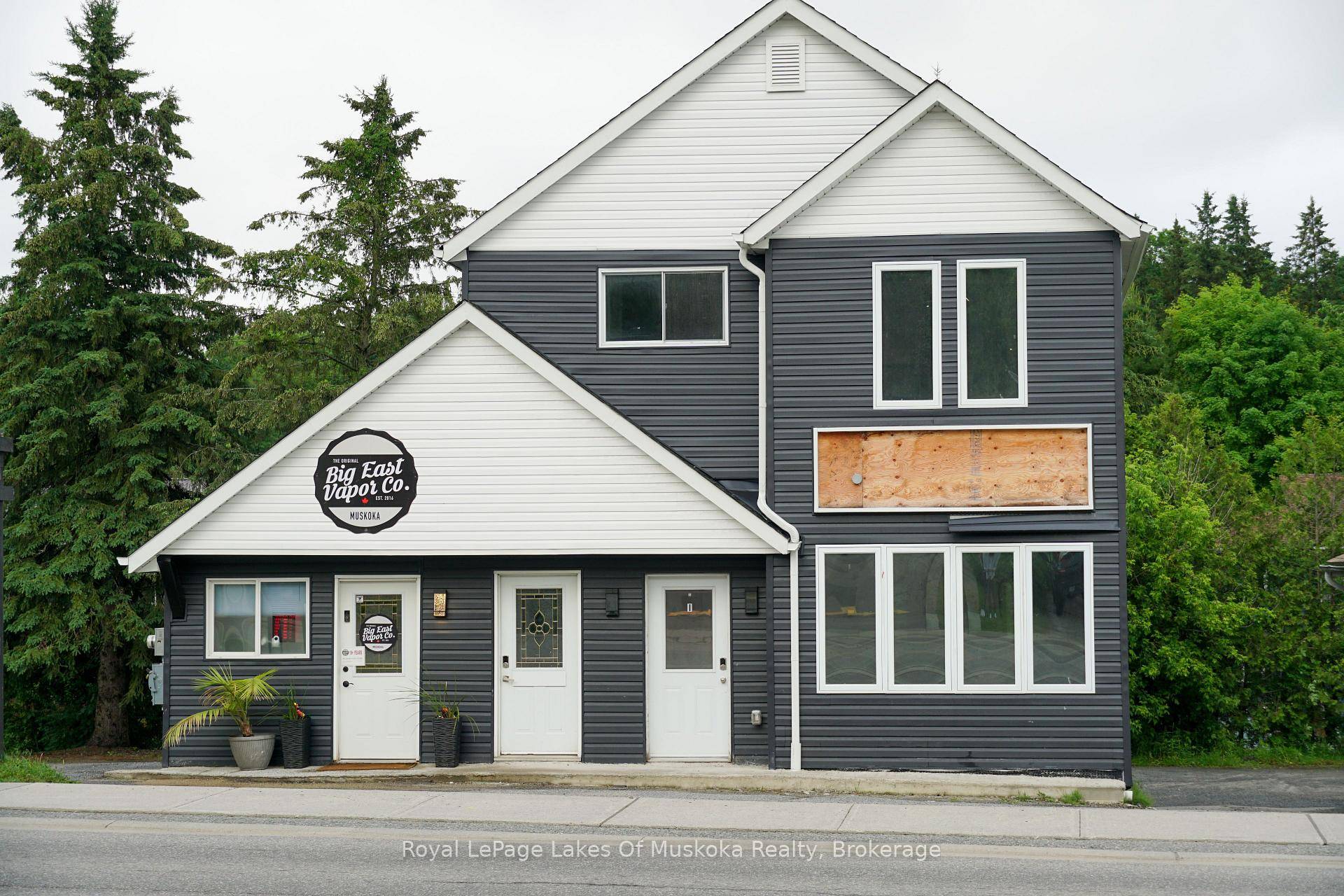 This commercial property sits in a high traffic area within walking distance from Huntsville's historic and vibrant downtown.
