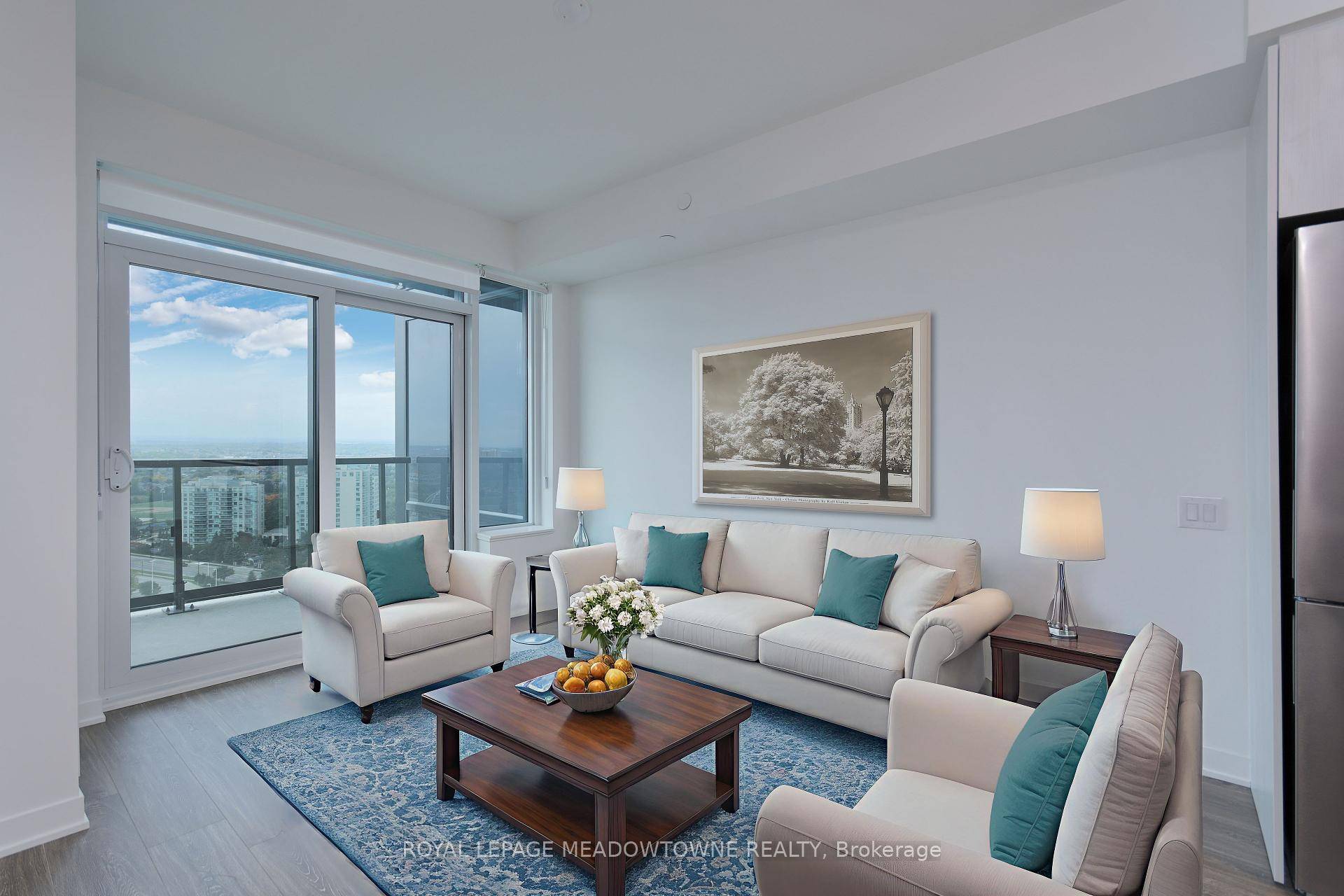 Welcome to this stunning 2 bedroom, 2 bathroom condo perched on the 23rd floor, offering bright open concept living and sweeping north facing views.