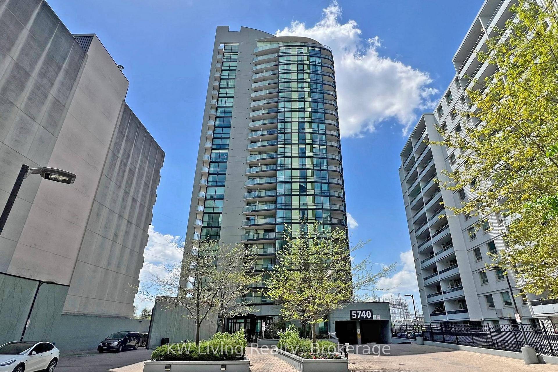 Welcome to this inviting and spacious 2 bedroom den, 2 bath condo in the heart of North York.