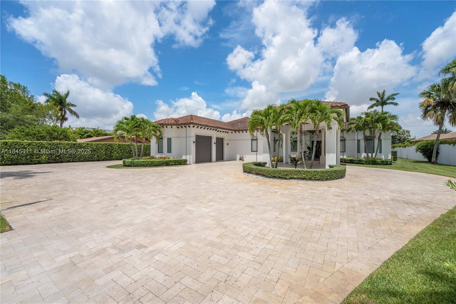 Discover the perfect blend of luxury, privacy, and meticulous craftsmanship in this 6 bed, 6 bath, 38, 000 dqf lot size home.