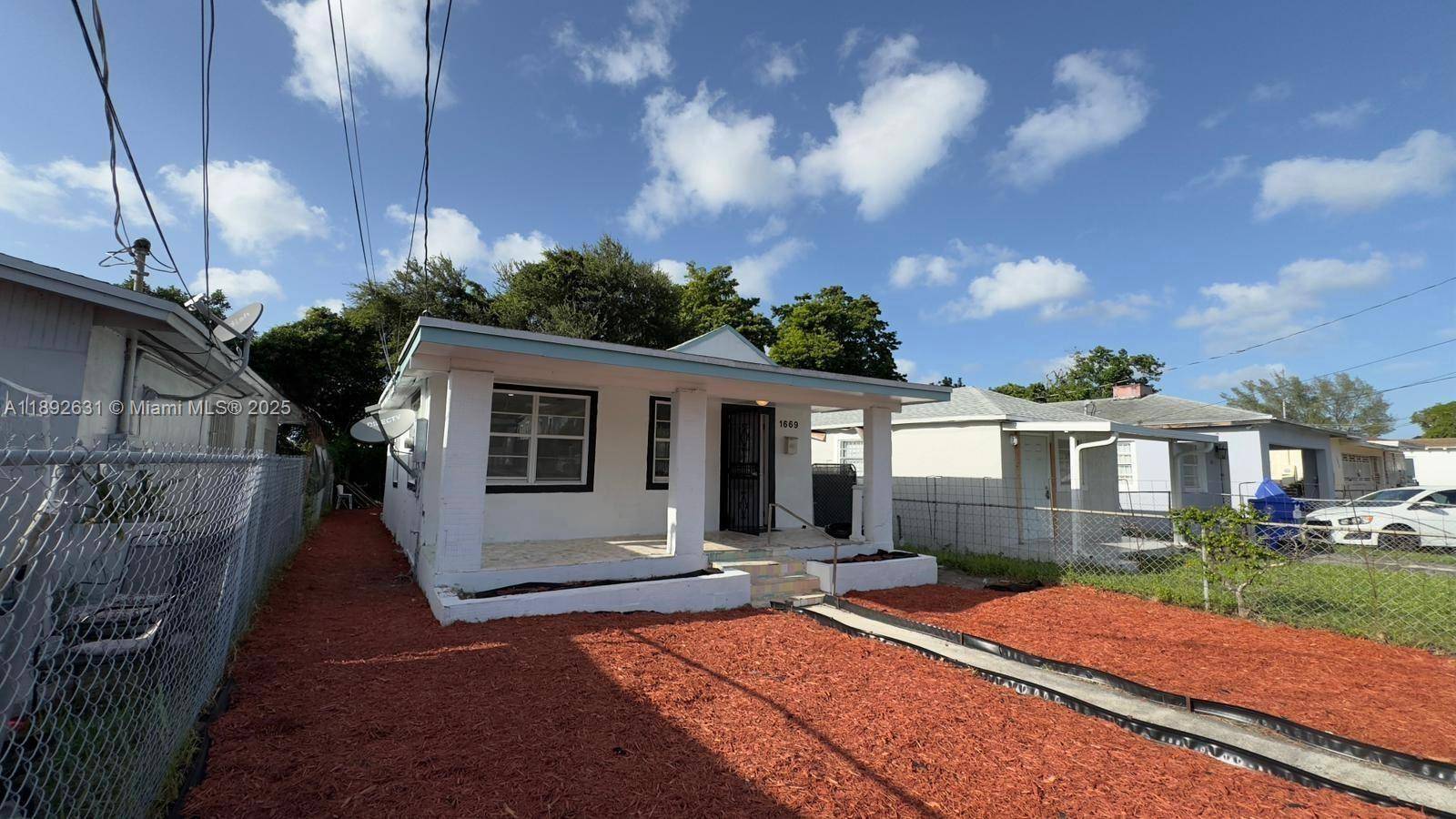 Fully remodeled 3 bed 1 bath home in Miami perfect for investors or families seeking to build generational wealth !