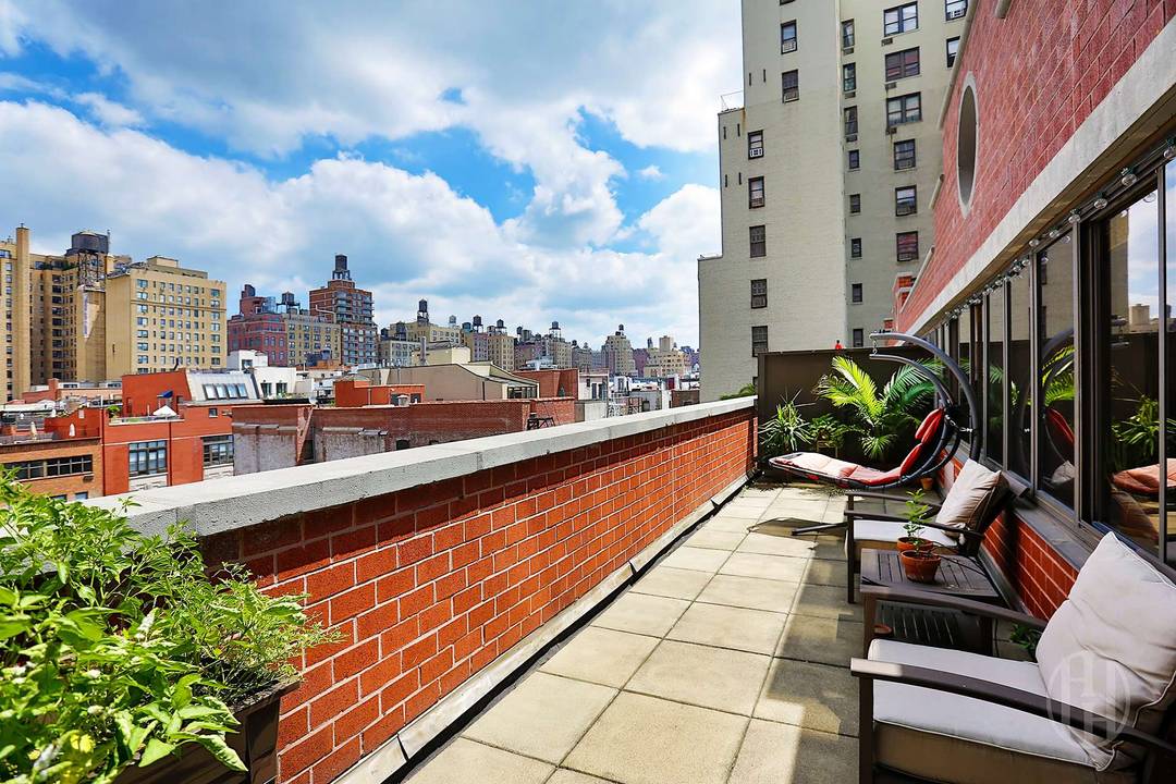 Outdoor Space ! Upper West Side Living with an Expansive Terrace !