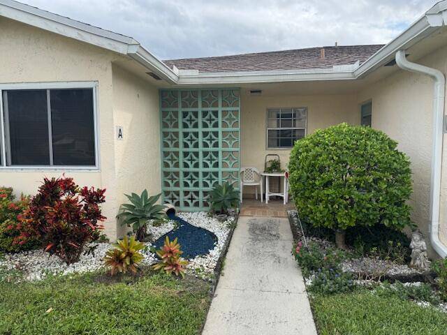 Welcome home to your spacious 2 2 villa in the conveniently located, active 55 community of High Point.
