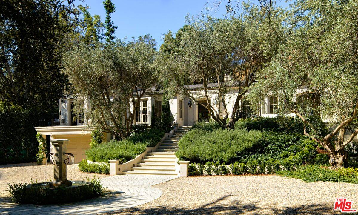9161   Hazen Dr Beverly Hills Flats LA