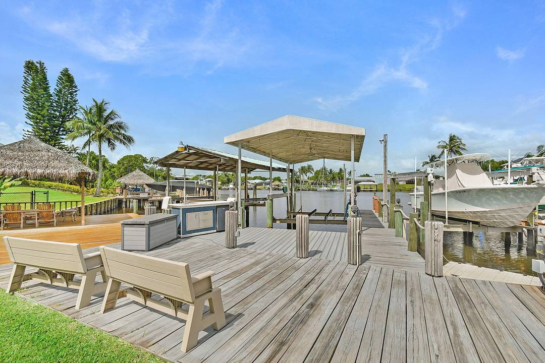 Waterfront Paradise with Ocean Access Ideal for Boaters amp ; RV Enthusiasts !