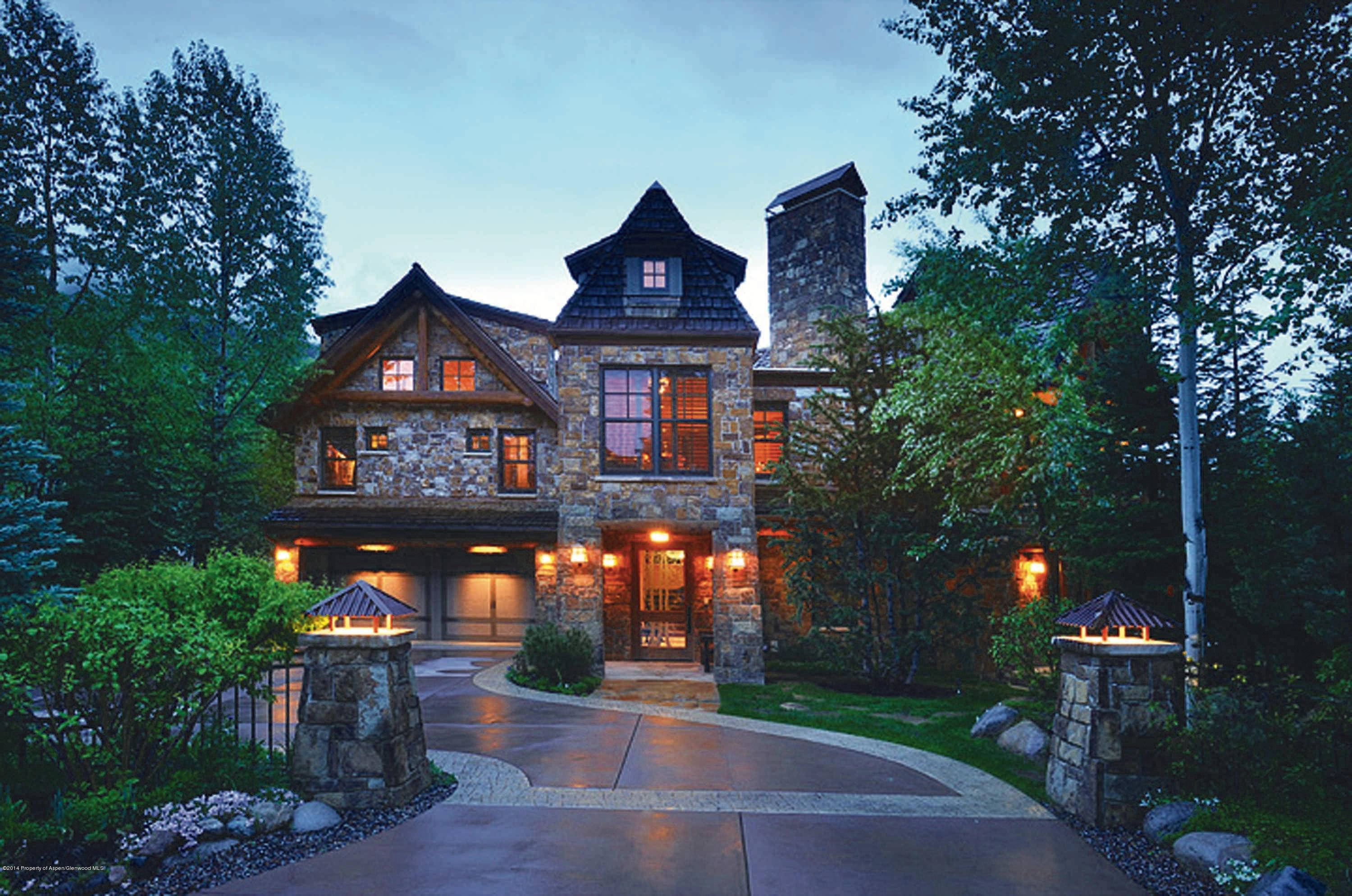 Enjoy Aspen Mountain views from the privacy of this contemporary Colorado style home, located walking distance from Aspen's downtown core.