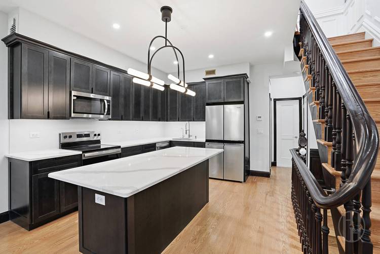Townhome living meets modern luxury in this newly gut renovated duplex residence occupying the upper two floors of a beautifully maintained Harlem brownstone on one of the neighborhood s most ...