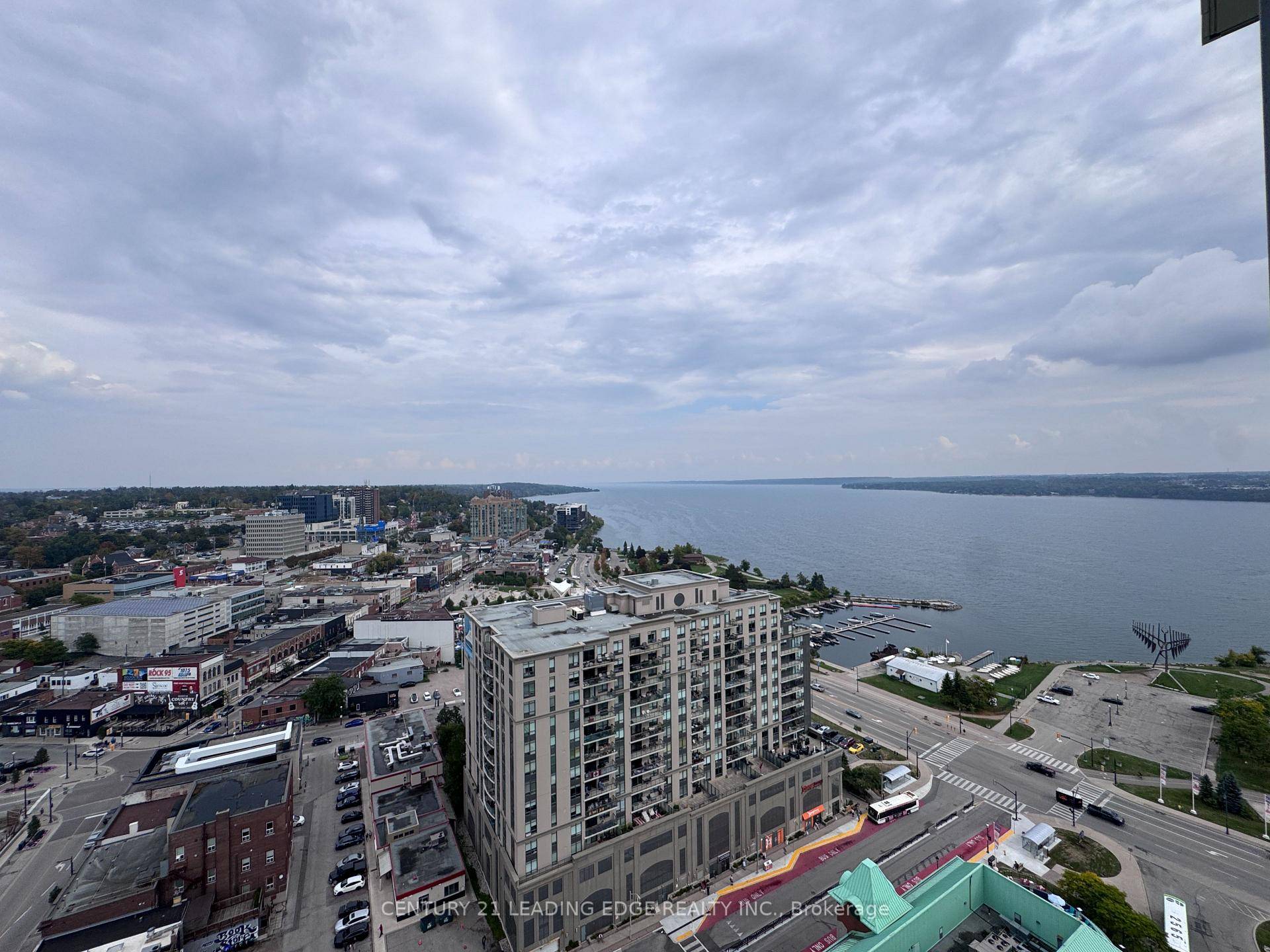 Experience refined waterfront living in this sleek 1 bedroom suite on the 21st floor of Debuttrails, Downtown Barrie, transit, and Georgian College.
