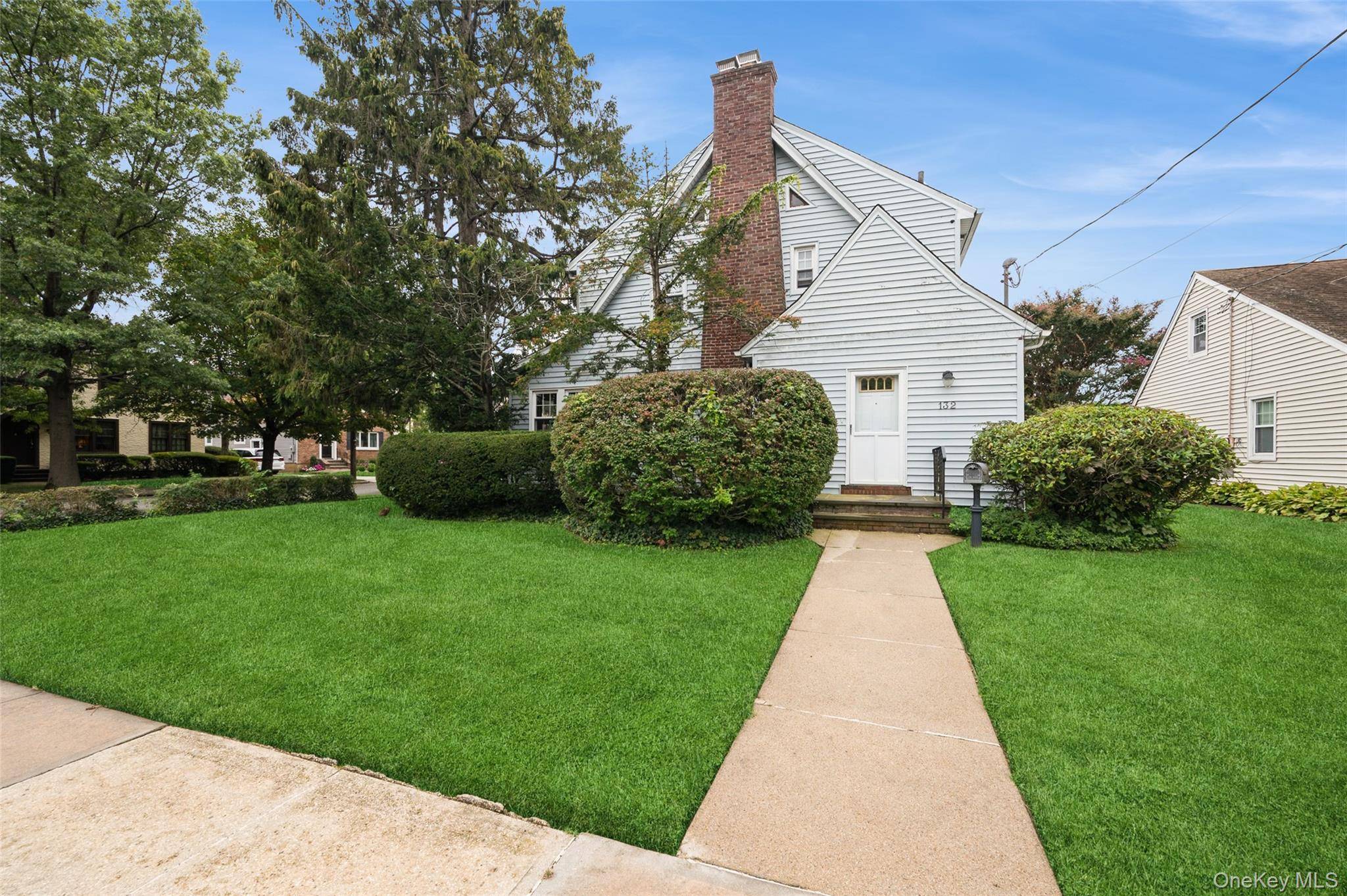 Nestled in the highly sought after incorporated village of Rockville Centre, this charming Colonial offers 3 bedrooms, 2 bathrooms, and 1, 683 square feet of inviting living space.