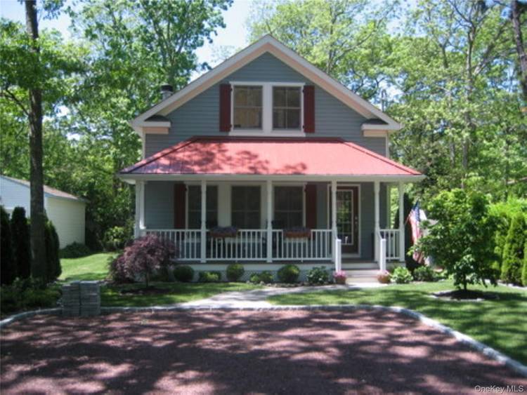 Welcome to your perfect Hamptons retreat, ideally located in the heart of East Quogue.