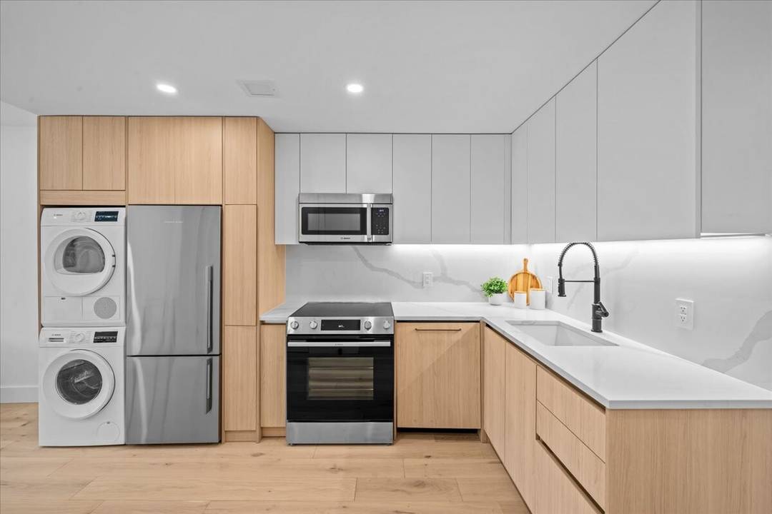 Residence 4C at 107 Schaefer Street is a beautifully designed one bedroom condominium offering the perfect blend of modern luxury, thoughtful design, and everyday convenience in the heart of Bushwick, ...