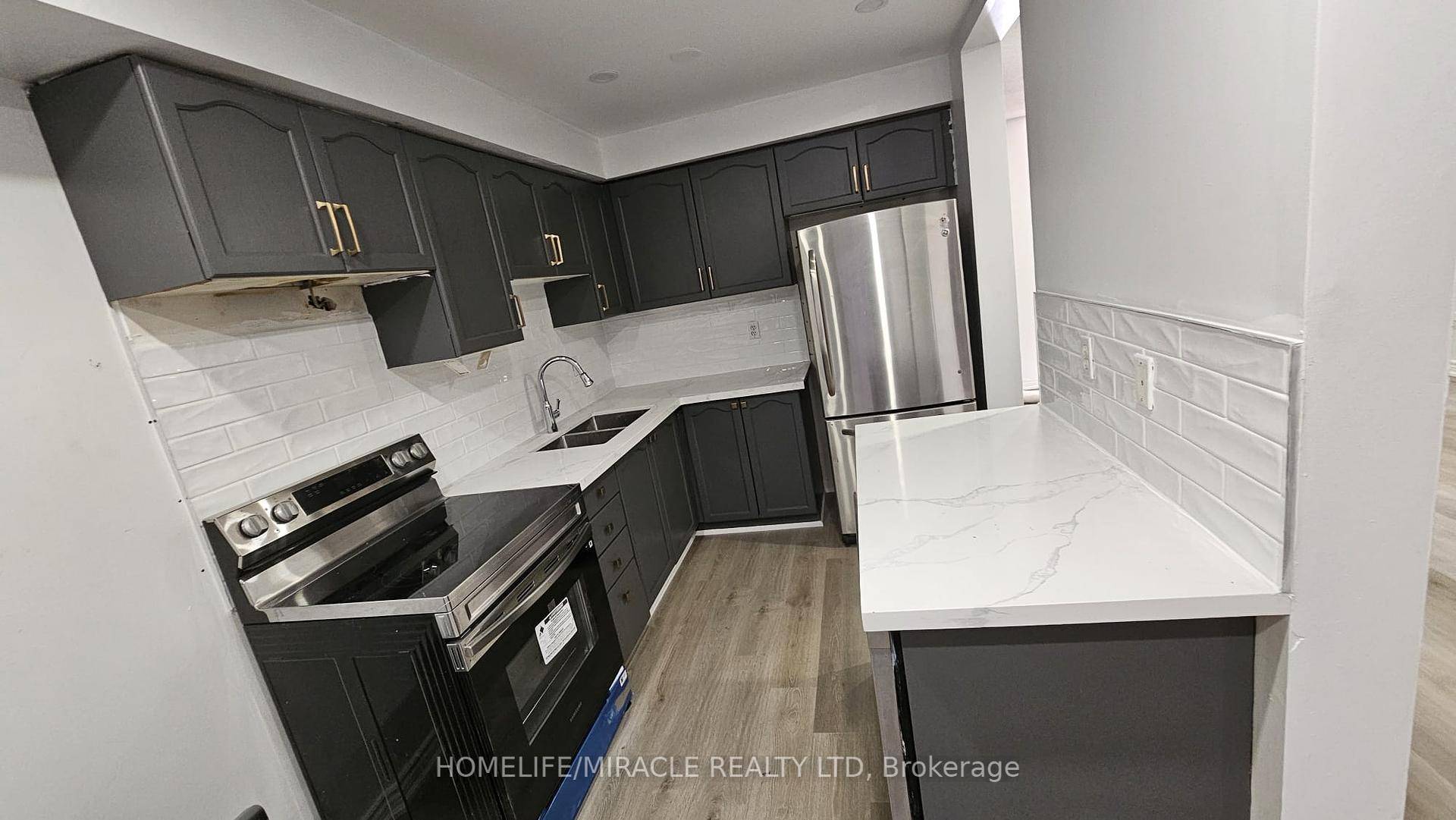 Absolutely Beautiful 3 Bed amp ; 3 Bath Semi Detached Home Located In A High Demand Neighborhood.