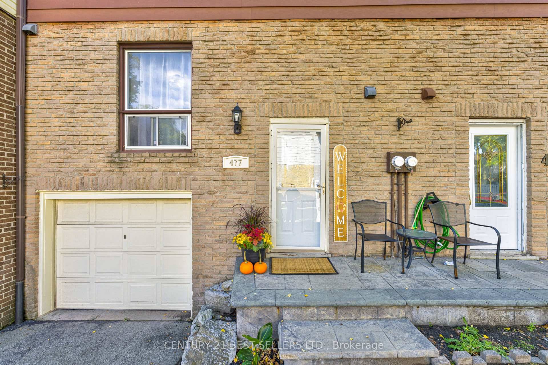 Welcome to this well maintained and tastefully updated townhome, offering exceptional value in one of Milton's most sought after neighbourhoods.