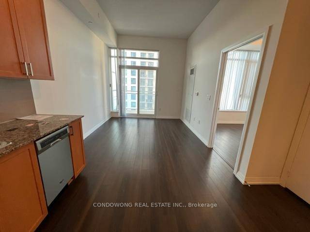 Great Location ! Enjoy Tridel Alto At Atria Green Building amp ; Spacious I Bedroom Den Unit Includes high Ceiling amp ; Tastefully Chosen Finishes.