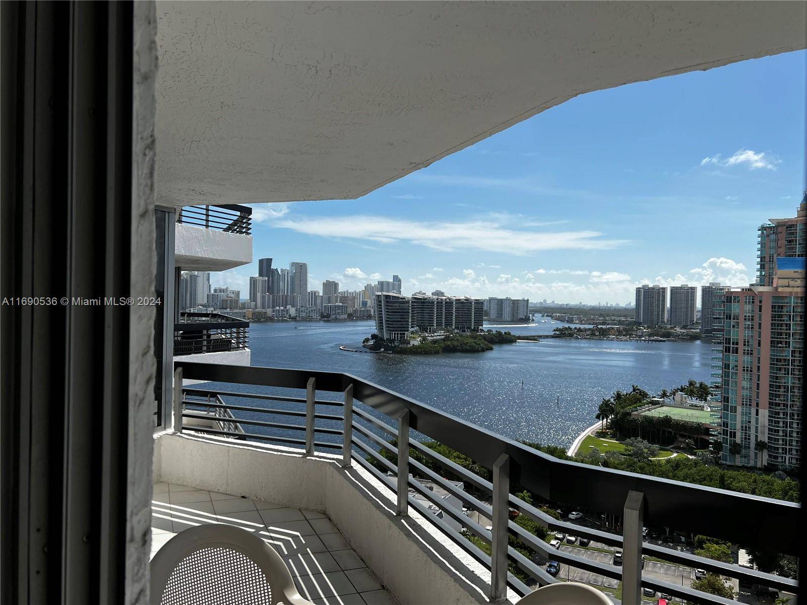 2 2 Beautiful unit with amazing and breathtaking views of the Intracoastal, Large balcony and great size rooms.