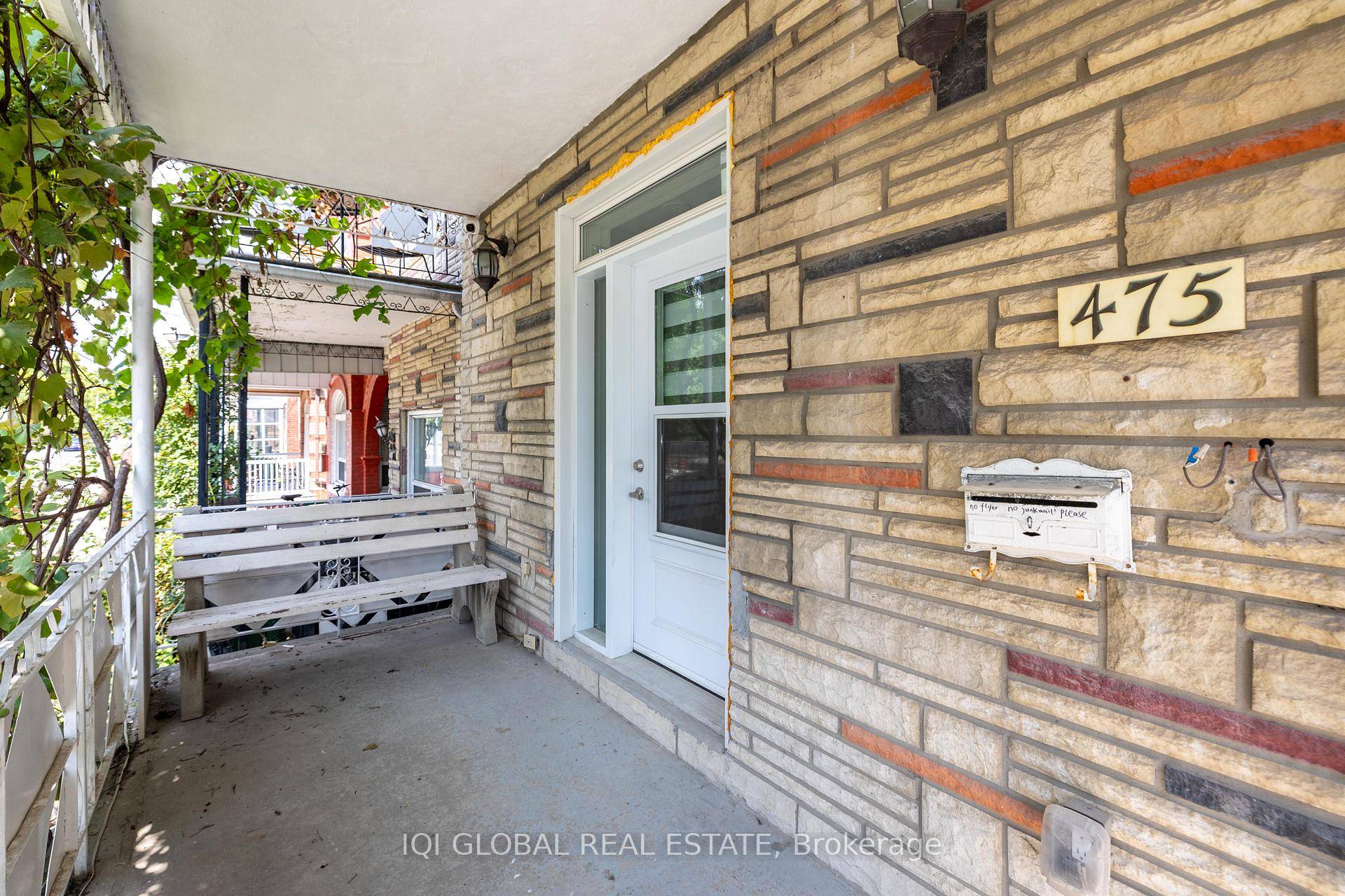 Brand New 2 Bedroom Apartment in Little Italy Prime Ossington amp ; College Location.