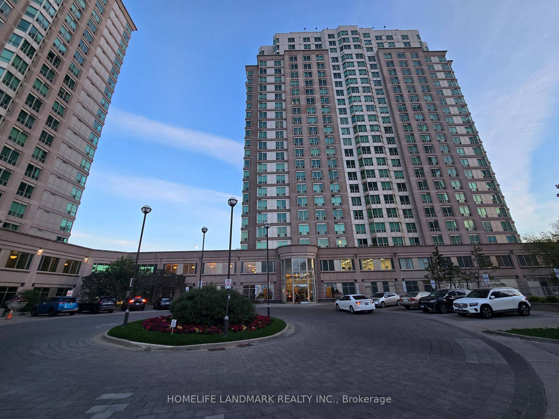 890 Sq Ft ; High Level, Sunny, Corner Unit With Open Panoramic South View ; Split Bedrooms Design ; Full Facilities ; 24 Hrs Security ; Bus At Door ; ...