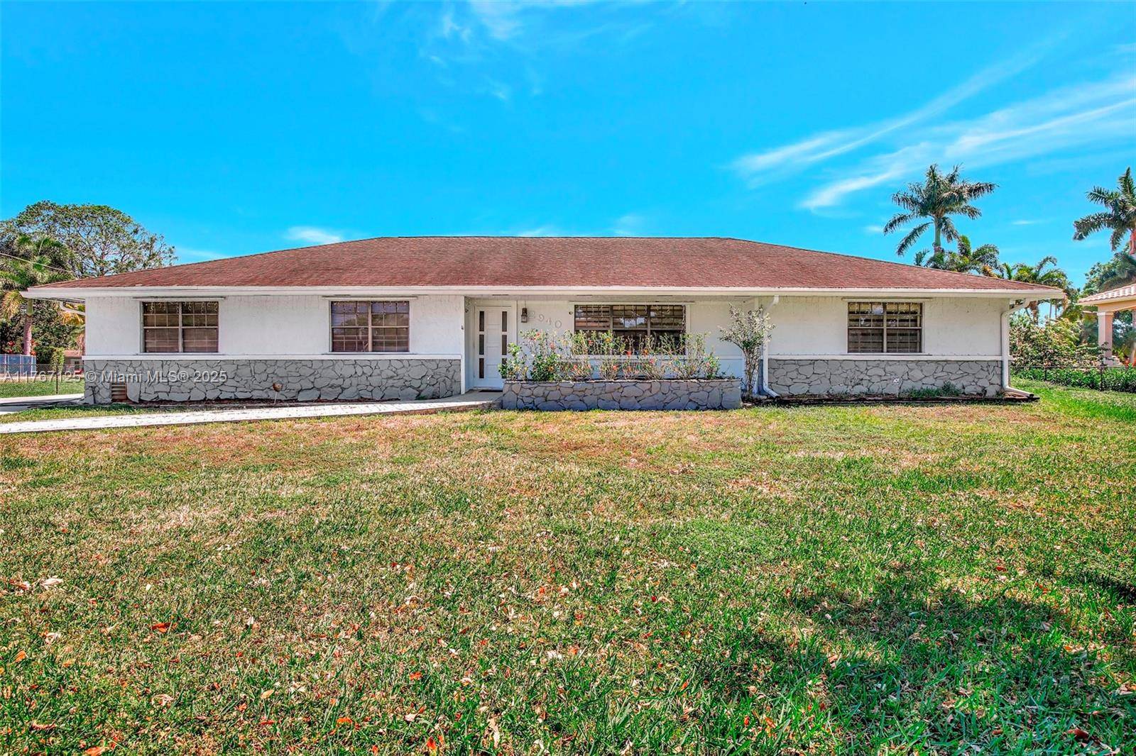 PRICE REDUCTION FOR A FAST SALE !