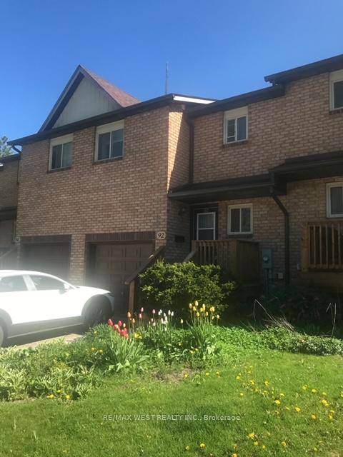 Welcome to 92 Loggers Run A Comfortable, Move In Ready Condo Townhouse in a Family Friendly Community !