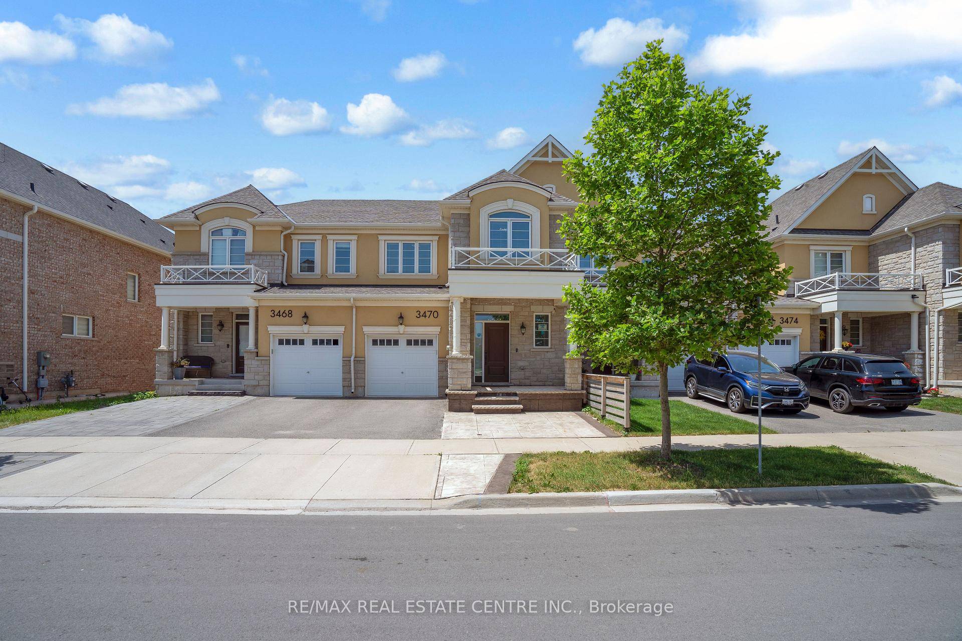 A Beautiful Townhouse Located In A Highly Desirable Neighborhood Of Oakville.