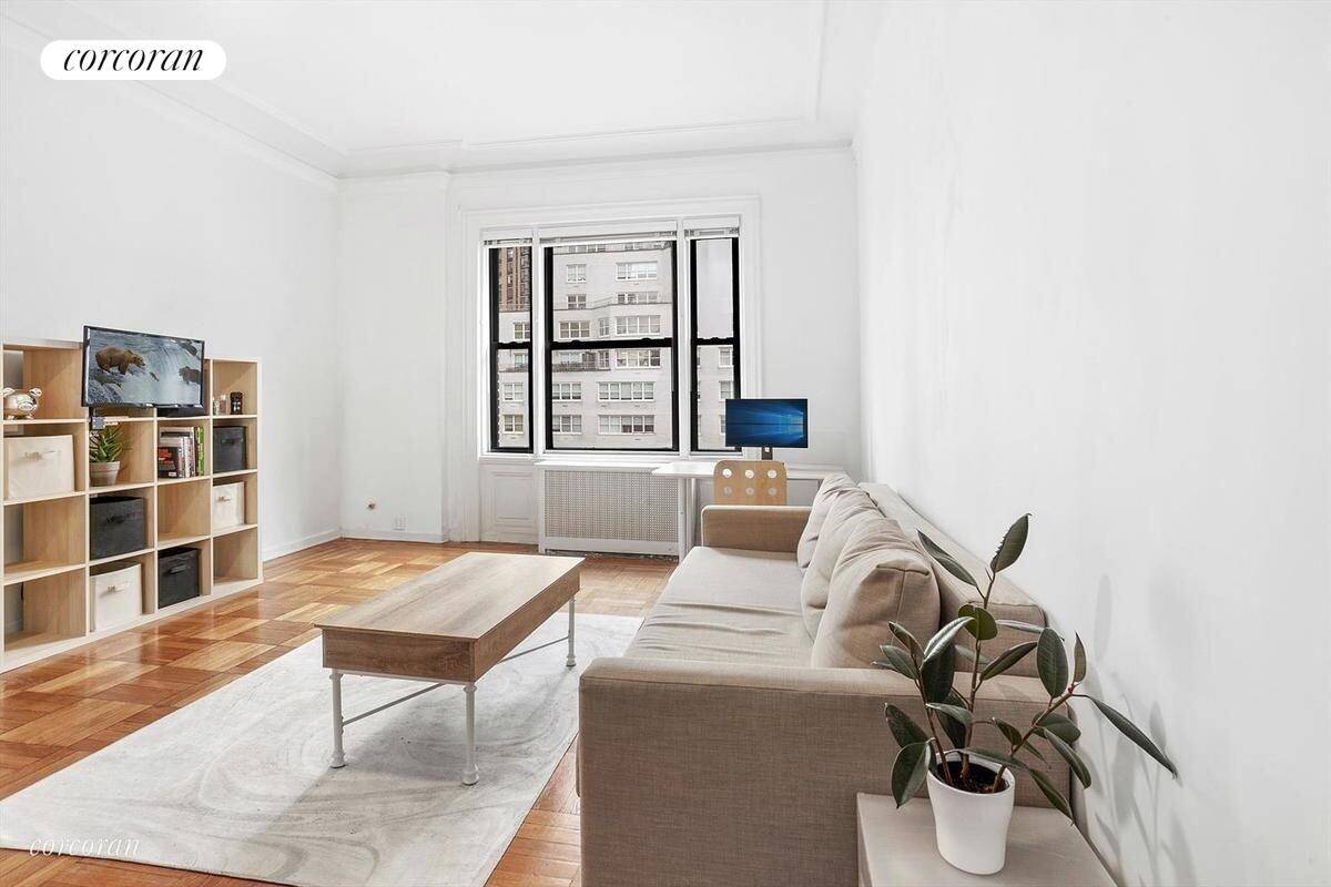 69 Broadway GORGEOUS APARTMENT, UNBEATABLE LOCATION !