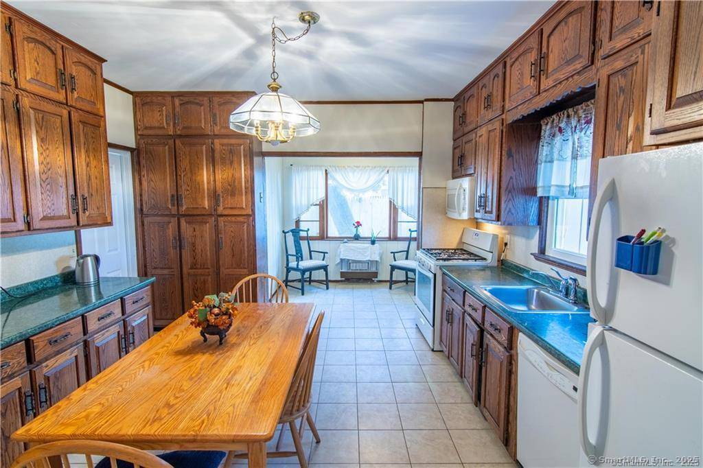 Furnished academic year rental.